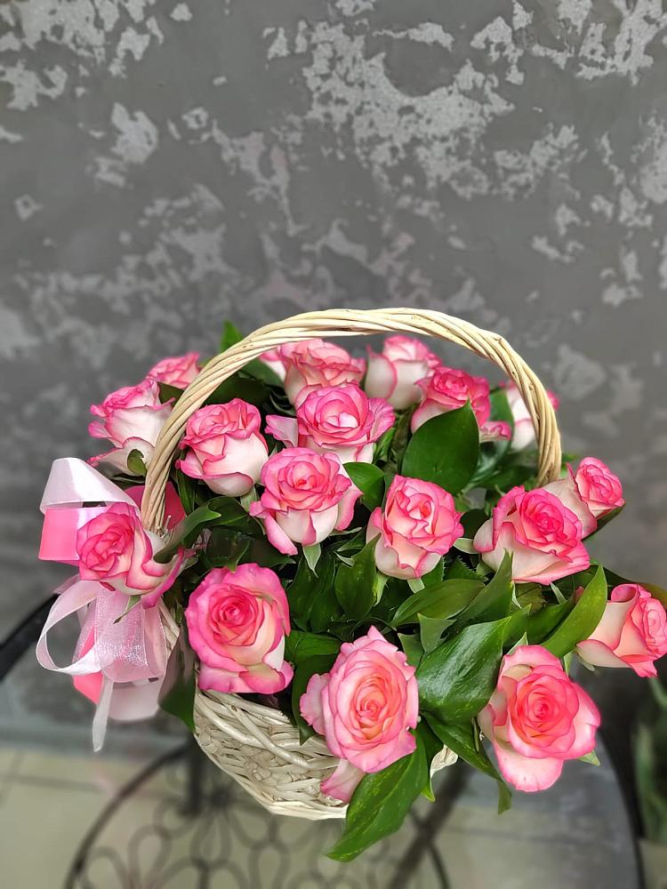 Цветочная композиция из Розы в корзине в Замостье