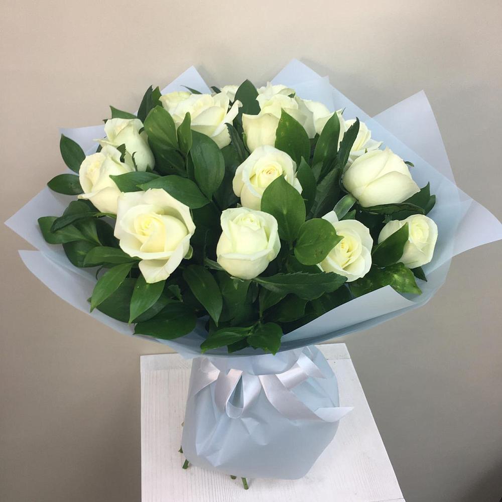 Букет 15 Белых роз Проуд в Замостье