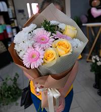 Букет цветов из:  Герберы, Розы и Хризантемы в Замостье