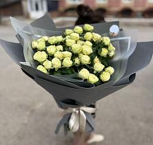 Букет Белые кустовые розы Солинеро в Замостье