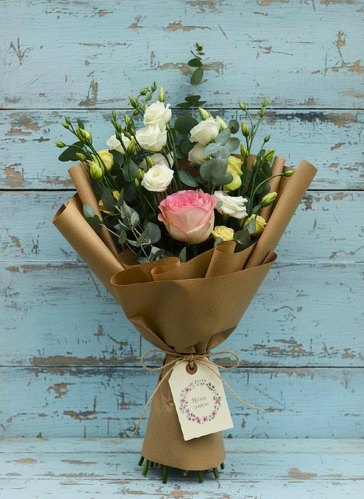 Букет цветов из: Розы и Лизиантусы в Замостье