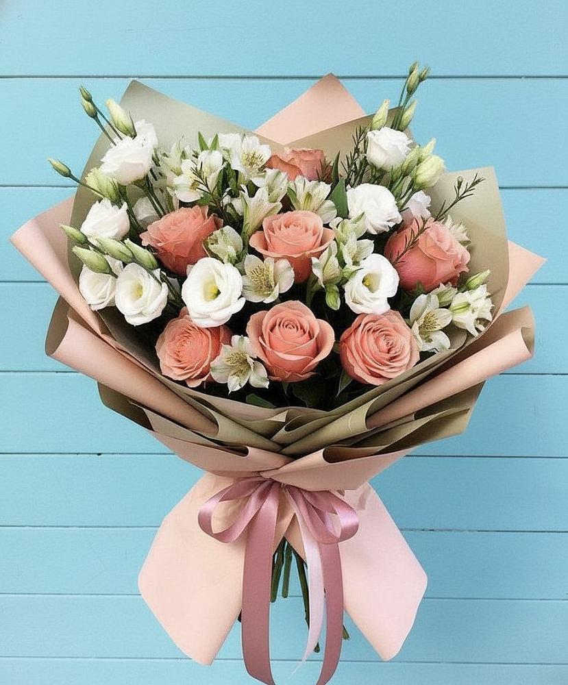 Букет цветов из: Розы, Альстромерии и Лизиантусы в Замостье