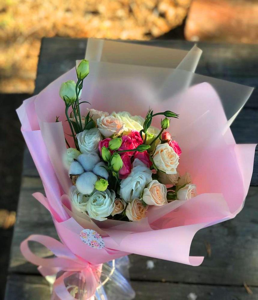 Букет цветов из: Розы и Лизиантусы в Замостье