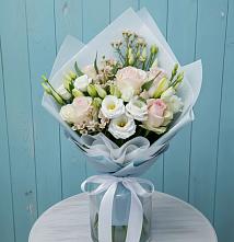 Букет цветов из:  Розы и Лизиантусы в Замостье