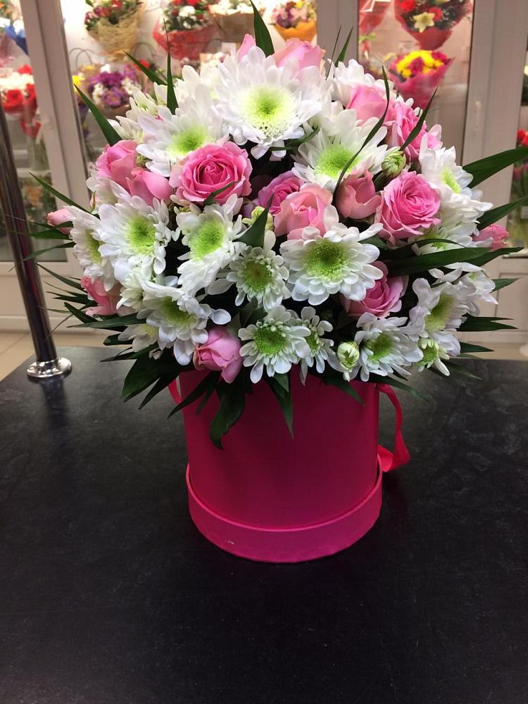 Цветочная композиция из Розы и Хризантемы в шляпной коробке в Замостье