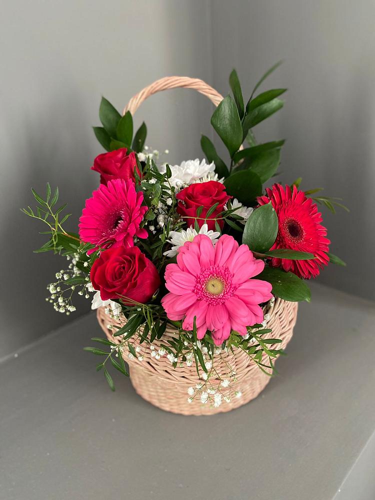 Цветочная композиция из Розы, Хризантемы и Герберы в корзине в Замостье