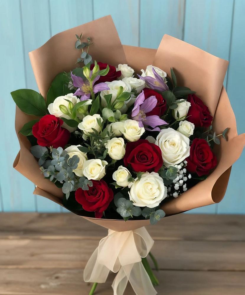 Букет цветов из: Розы и Альстромерии в Замостье