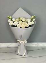 Букет цветов из:  Розы и Лизиантусы в Замостье